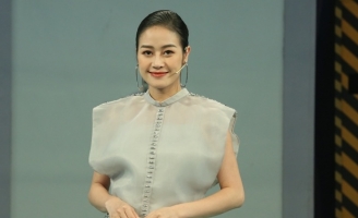 Dù đã có con, Phí Linh và chồng vẫn “nắm tay, hôn nhau mỗi buổi sáng”