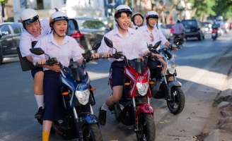 Đức Phúc chơi “khủng” trong MV mới: Tái hiện cả Vpop, mang nguyên binh đoàn “siêu xe” cực chất