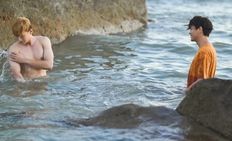 Dược sĩ Tiến khoe body 6 múi giữa biển trong Ước hẹn làng chài tập 2