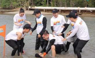 Dương Lâm bị nhấn nước liên tiếp khi cãi tay đôi với Tiểu Vy  