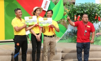 Dương Thanh Vàng giúp bà con nông dân “hái lộc”