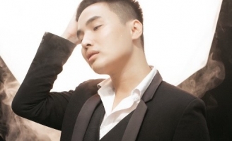 Duy Anh LGBT – Chàng trai từ người mẫu phi giới tính đến với nhà sản xuất quyền lực ở tuổi 24