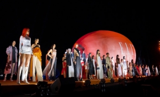 Elle Fashion Show 2022 chinh phục khán giả với hơn 100 bộ trang phục của 4 nhà thiết kế trẻ