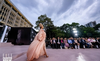 Elle Fashion show 2023  “Giao lộ thời trang & kiến trúc” chinh phục khán giả 