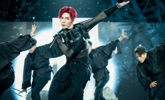 Erik “đốt cháy” The Heroes khi thể hiện lại hit Kẻ cắp gặp bà già 