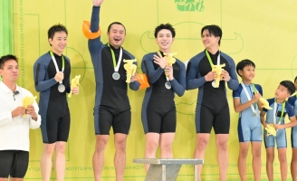 Erik, NICKY “đuối sức” trước các tuyển thủ bơi lội nhí