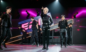 Erik tham gia The Heroes để phủ nhận mình chỉ hát được ballad