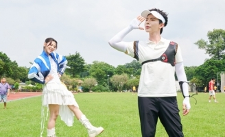 Erik và Muộii: Màn tái ngộ duyên nợ dậy sóng mạng xã hội đầu năm có gì?