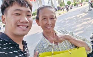 Essence of Love và Topten Milk chia sẻ yêu thương đến mọi người