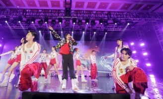 Fans BamBam sẽ được gặp “cổ máy nhảy” GOT7 trong buổi họp báo AREA52 World Tour