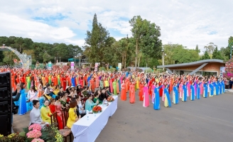 Gần 1.000  phụ nữ Đà Lạt tham gia lễ hội Áo Dài Thành phố Đà Lạt 2024