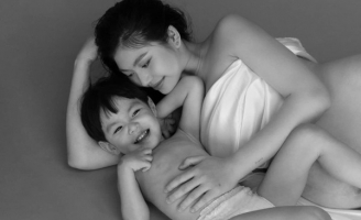 Ghi lại khoảnh khắc đẹp, Chúng Huyền Thanh lần đầu chụp bán nude với bụng bầu