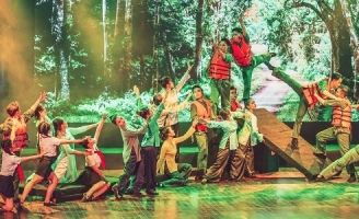 “Giữa lòng miền Trung” xúc động và nhân ái!