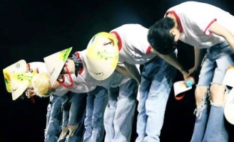 Hanbin viết thư tay cảm ơn khán giả Việt hậu concert, hứa sẽ sớm quay trở lại