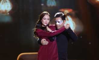 Hãy Là Số 1: Hồng Vân “tình tứ” cùng nam vương Việt Hoàng trên sóng truyền hình