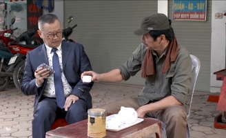 Hết làm ông bố hiền lành, NSND Trung Anh “cà khịa” NSUT Trần Đức cũng đáo để phết!