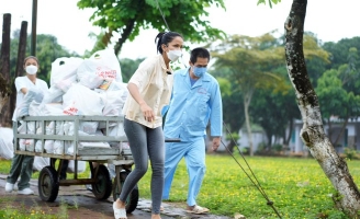 H’Hen Niê, Bảo Ngọc mang đến niềm vui cho bệnh nhân HIV/AIDS