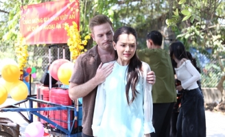 Hiền Trang lần đầu đóng cặp với Kyo York  trong phim “Màu Tết hương quê”