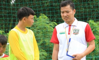 HLV Nguyễn Hồng Sơn thẳng tay loại học trò vì bắt nạt đồng đội