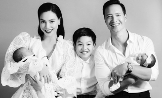 Hồ Ngọc Hà lần đầu tung ảnh gia đình 5 người, chính thức công khai gương mặt cặp song sinh