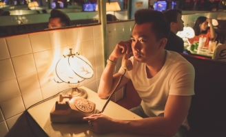 Hồ Việt Trung gây sốt khi cover ‘Liên khúc nghèo thời Covid’