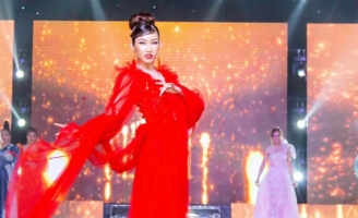 Hoa hậu doanh nhân Huỳnh Như Mai lộng lẫy trong trang phục của NTK Khôi Nguyễn