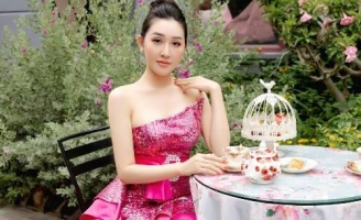 Hoa hậu Huỳnh Thúy Anh hóa tiểu thư đài các trong tiệc trà chiều sang chảnh