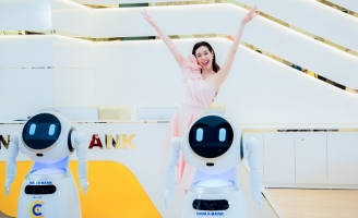 Hoa hậu Khánh Vân khoe vũ đạo cùng robot OPBA