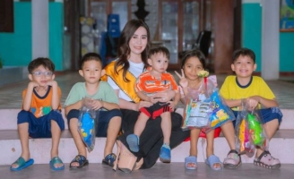 Hoa hậu Phan Kim Oanh trải lòng cùng trẻ em làng SOS   
