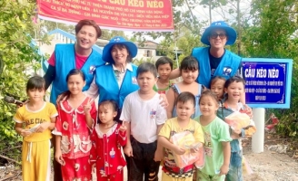 Hòa Hiệp – Bá Thắng cùng Hội Phụ nữ Từ Thiện TPHCM về miền Tây làm thiện nguyện