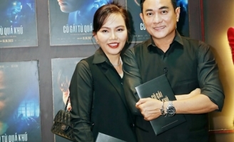 Hoàng Phúc - Uyên Phương tình tứ trên thảm đỏ phim ‘Cô gái từ quá khứ’