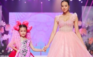 Hoàng Thùy, Mâu Thủy, Lệ Hằng, Kiều Ngân diễn thời trang cùng các em nhỏ