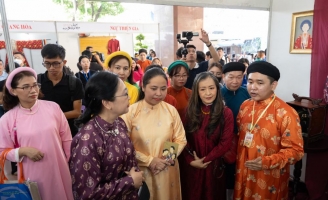 Hơn 6.000 người tham dự ngày hội Việt phục Tóc Xanh Vạt Áo