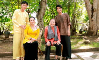 Hồng Nga và Thanh Hằng hoán đổi vai đầy ấn tượng trong chuỗi MV của Ân Thiên Vỹ  