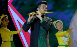 “Hot boy 9X” Đinh Nhật Minh: Hậu duệ thứ ba theo nghiệp sáo trúc