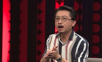 Hứa Minh Đạt “tiết lộ” mỗi lần muốn hôn vợ con đều phải đánh răng thật sạch