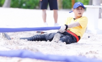 Isaac chính thức ‘mất trắng’ hình tượng nam thần  