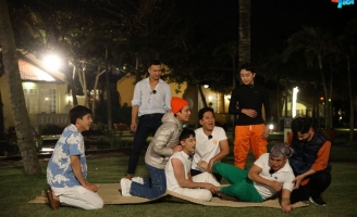 Isaac - Dương Lâm “hăm he” nhau vì bị “nựng” bằng chân