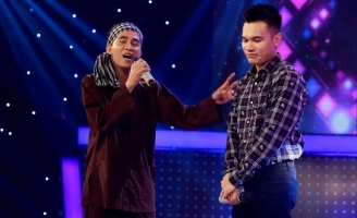 Khắc Việt ôm đầu, chấm nước mắt khi chọn nhầm giọng ca banh nóc