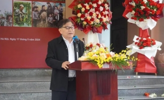 Khai mạc triển lãm 'Tấm lòng của họa sĩ Việt kiều với Bác Hồ'