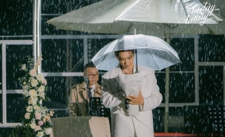 Khán giả “nổi da gà” khi thấy Tăng Phúc dầm mưa hát bài mới ở show diễn Đà Lạt