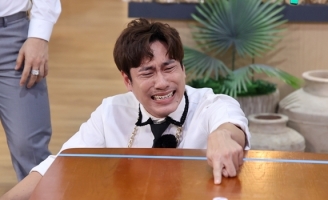 Kiều Minh Tuấn bị bé Phơ 