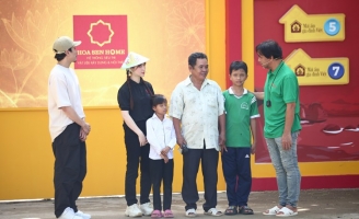 Kiều Minh Tuấn khóc nức nở vì đồng cảm với nỗi đau của các nhỏ mồ côi em 