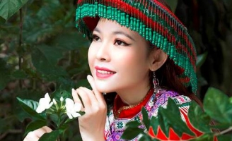 Kim Thanh Thảo đẹp nền nã, quảng bá cho Lễ hội văn hóa thổ cẩm Việt Nam