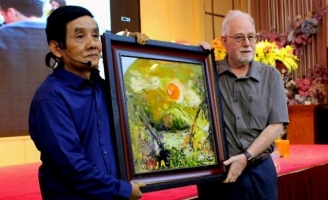 Kinh ngạc với khả năng đọc suy nghĩ vẽ thành tranh của họa sĩ Đoàn Việt Tiến