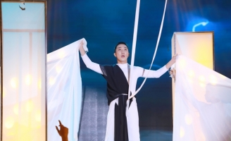 Lâm Nguyễn tâm sự với mẹ khi “đu giữa không trung” gây ám ảnh cho người xem