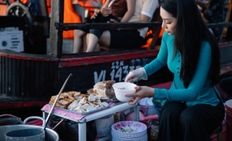 Lâm Thu Hồng diện áo bà ba, giới thiệu cảnh sắc miền Tây đến The Miss Globe 2022