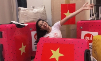 Lâm Thu Hồng oà khóc vì hạnh phúc khi nhận được hành lý sau 7 ngày thất lạc