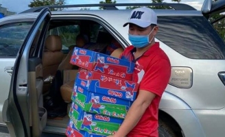 Lâm Vũ và Hội thiện nguyện Chân tình: San sẻ yêu thương đến với bà con vùng dịch