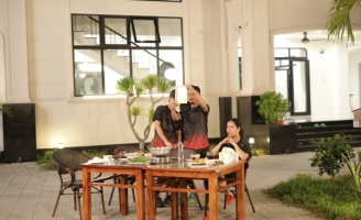 Lâm Vỹ Dạ - Hứa Minh Đạt bật khóc khi đọc thư của con trai